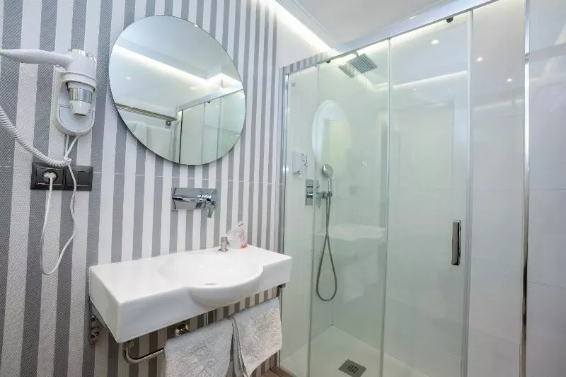 استودیوی استاندارد, Apartamentos Abril