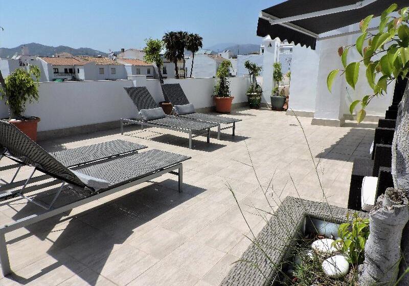 スタンダードスタジオ, Apartamentos Abril