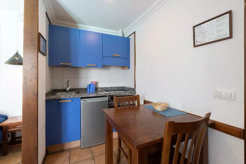 استودیو استاندارد با چشم‌انداز استخر, Apartamentos Agua Marina