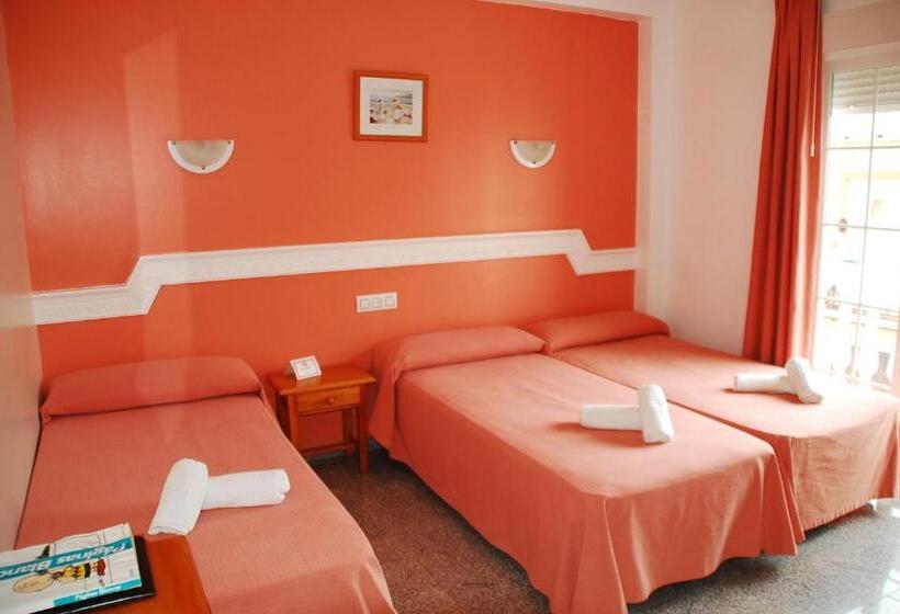Номер Стандарт Трехместный, Hostal Mary Tere