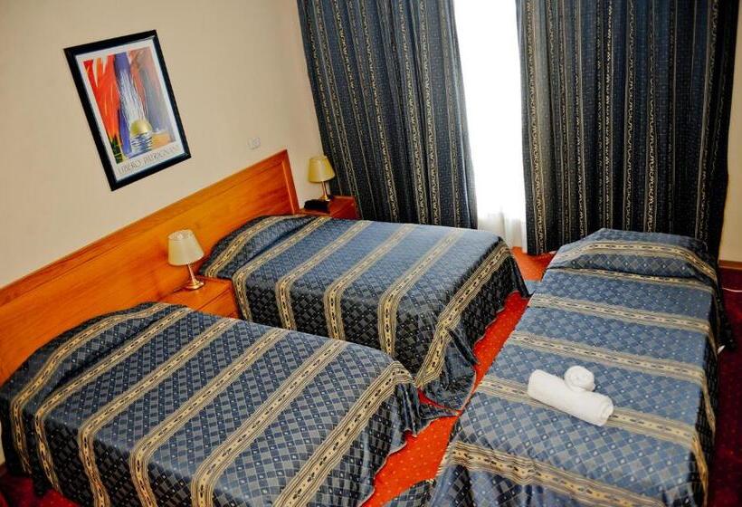 חדר סטנדרט לשלושה, Doro City