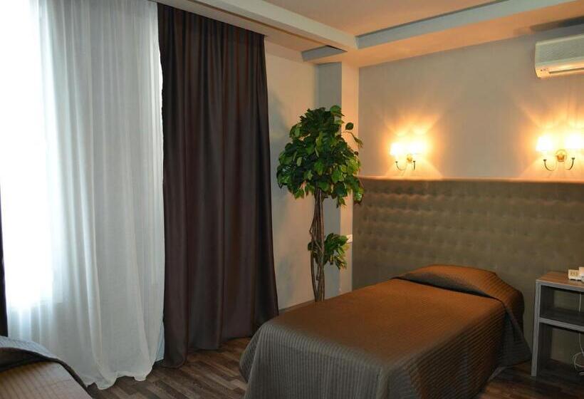 חדר סטנדרט לשלושה, Doro City