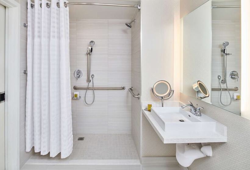 デラックスルーム, Doubletree By Hilton Irvine Spectrum