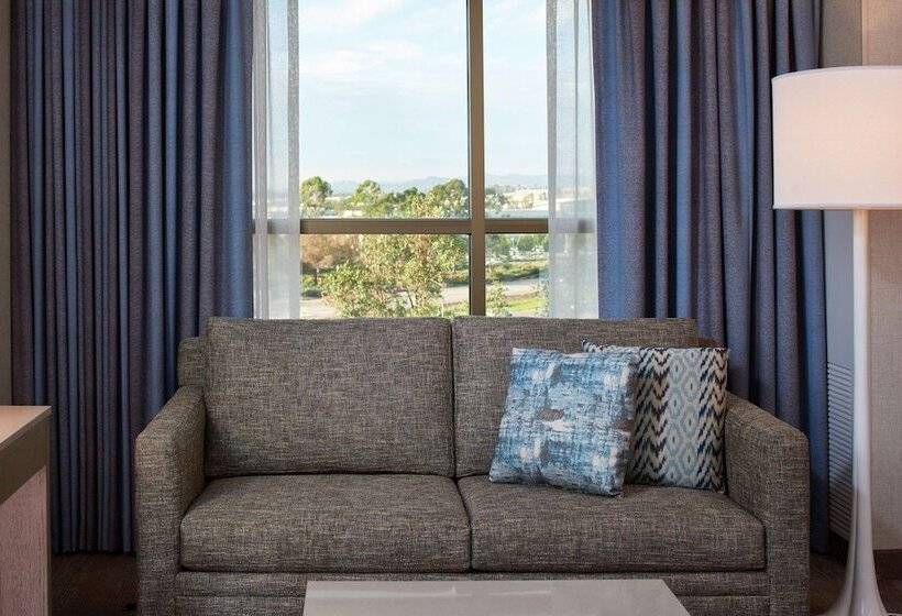 디럭스 룸, Doubletree By Hilton Irvine   Spectrum