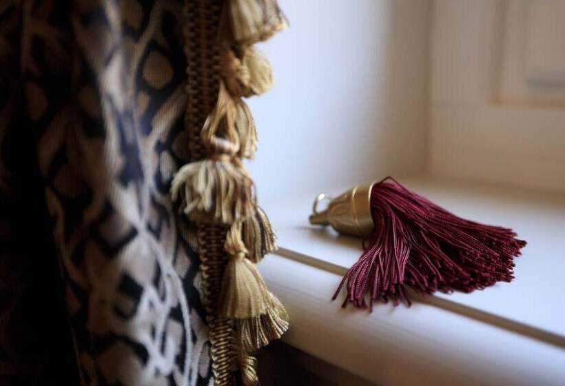 اتاق کلاسیک, Locarno