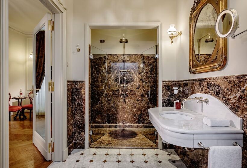 اتاق لوکس, Locarno