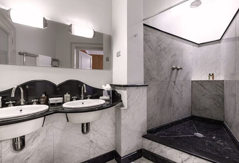 اتاق لوکس, Locarno