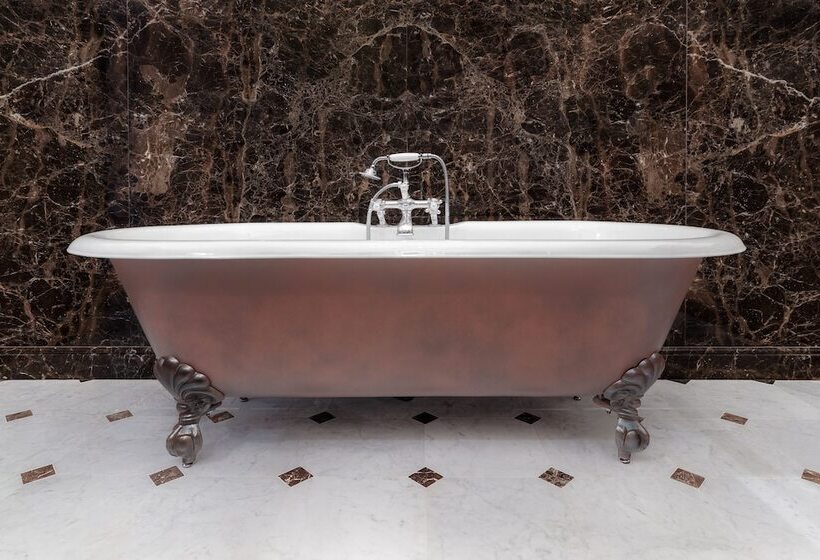 اتاق لوکس, Locarno