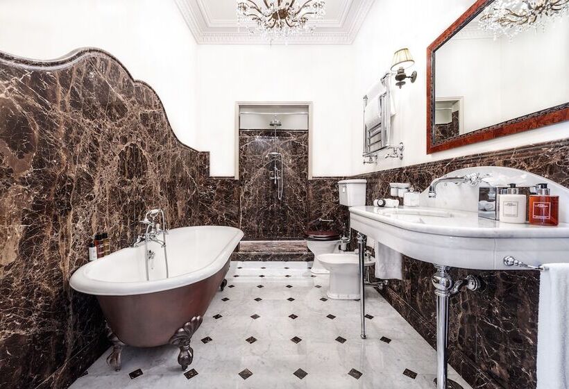 اتاق لوکس, Locarno