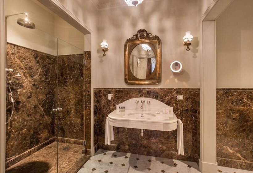 اتاق لوکس, Locarno