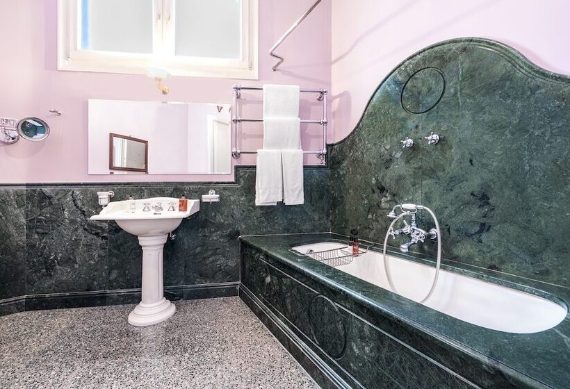 سوییت جونیور, Locarno