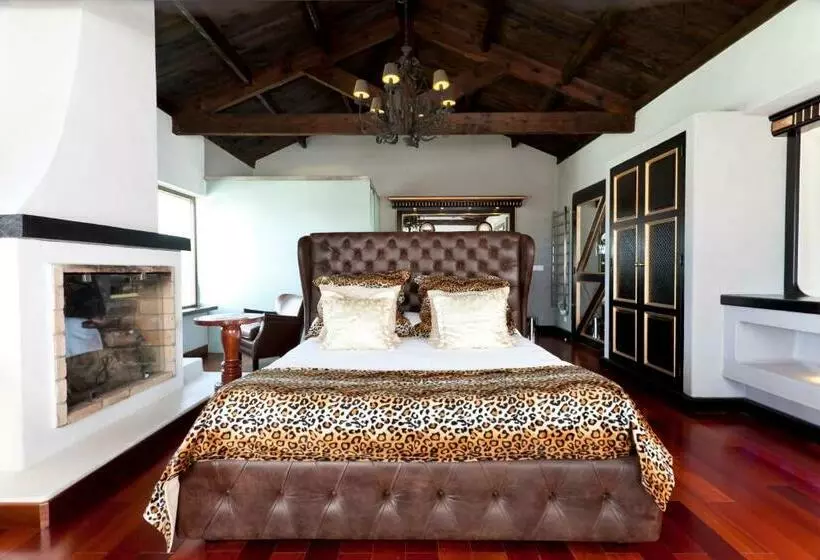 سوییت لوکس, Casa De Hilario