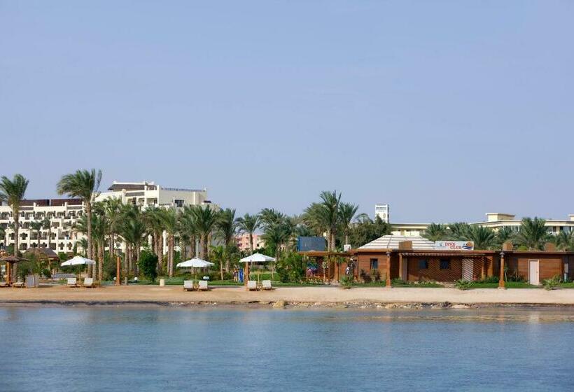 جناح جونيور, Steigenberger Aldau Beach