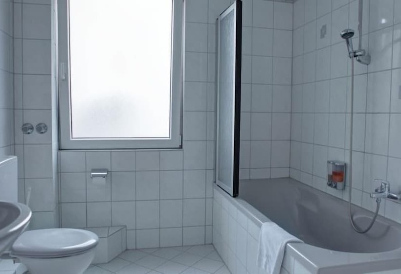 شقة غرفة واحدة, Am Kurfuerstenplatz   Messe