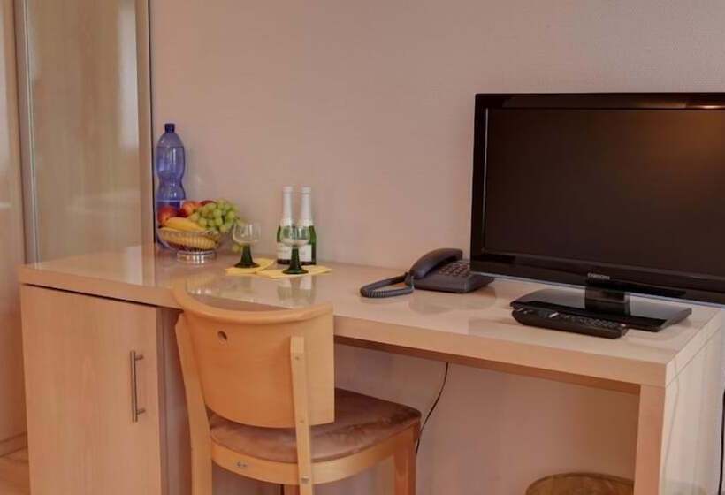 شقة غرفة واحدة, Am Kurfuerstenplatz   Messe