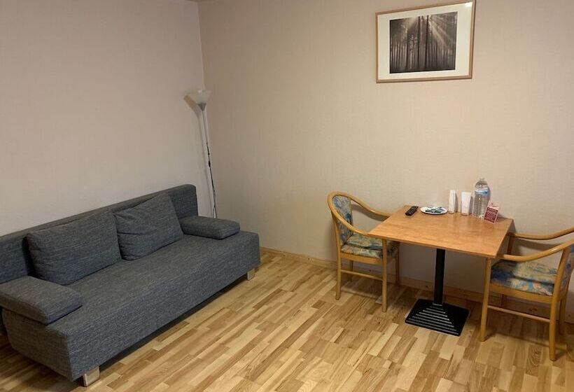 شقة غرفة واحدة, Am Kurfuerstenplatz   Messe