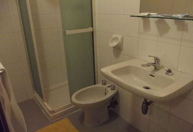 اتاق استاندارد چهار تخته, Annetta