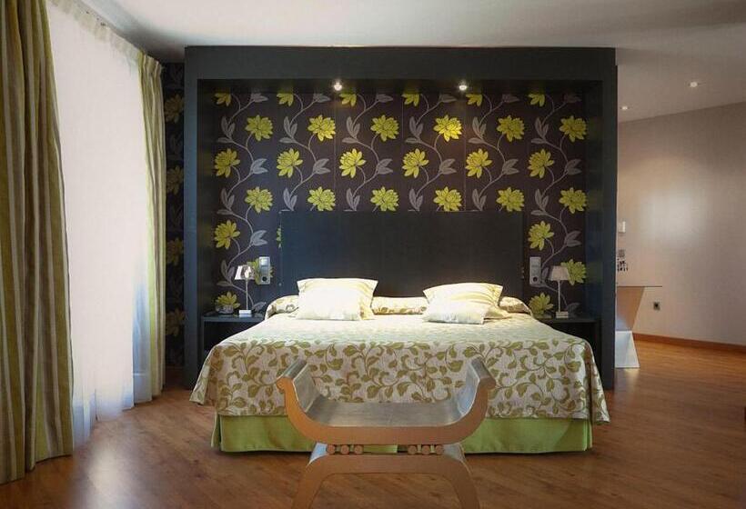 带按摩浴盆的套房, Campos De Baeza