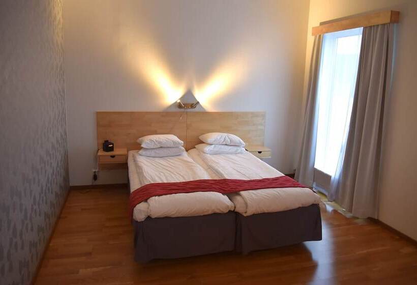 غرفة قياسية, L årjäng