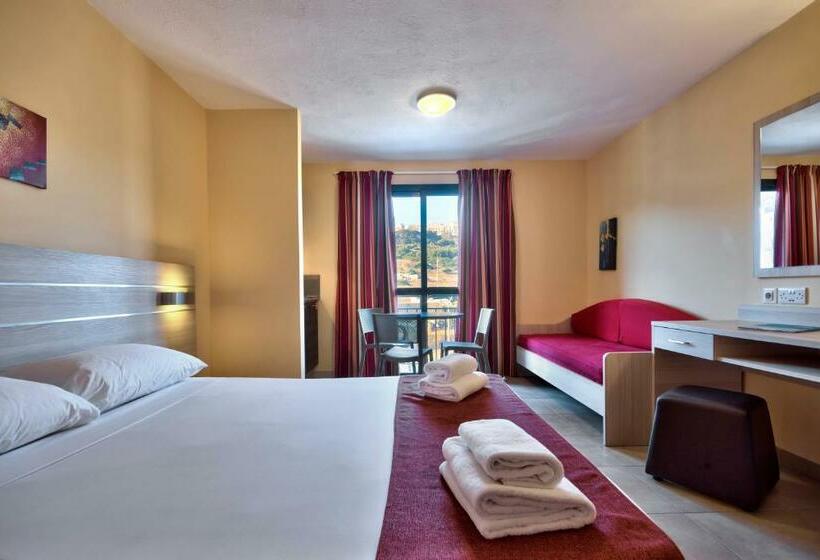 استودیوی استاندارد, Luna Holiday Complex