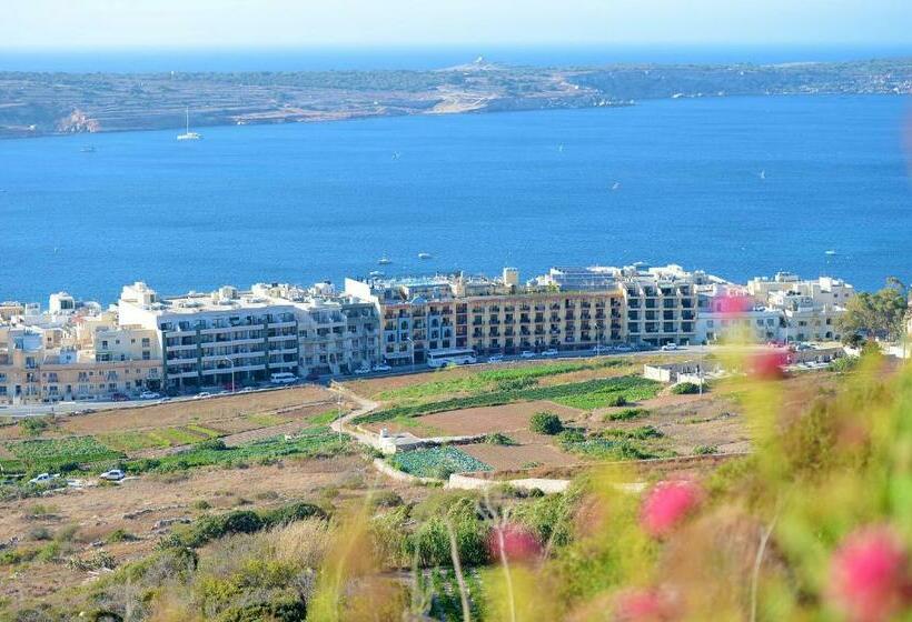 استودیوی استاندارد, Luna Holiday Complex