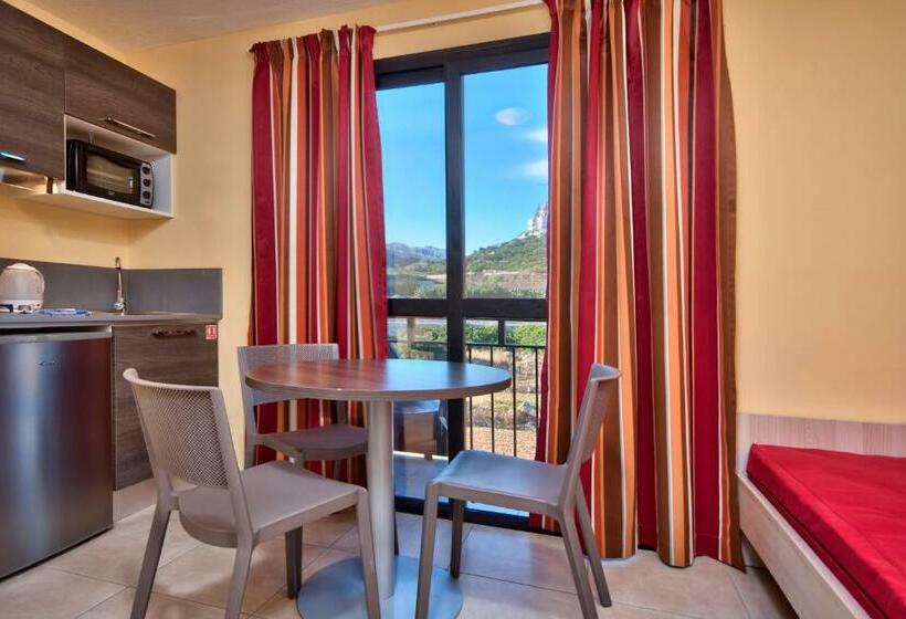 استودیوی استاندارد, Luna Holiday Complex