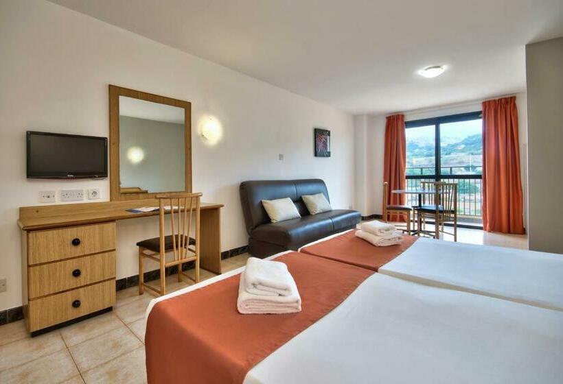 استودیوی سوپریور, Luna Holiday Complex