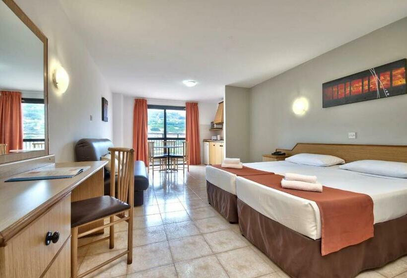 استودیوی سوپریور, Luna Holiday Complex