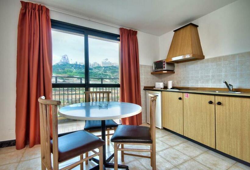 استودیوی سوپریور, Luna Holiday Complex