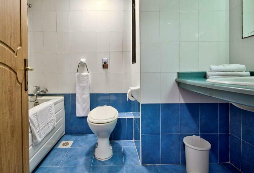 استودیوی سوپریور, Luna Holiday Complex