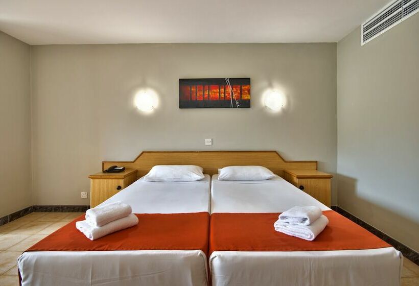 استودیوی سوپریور, Luna Holiday Complex