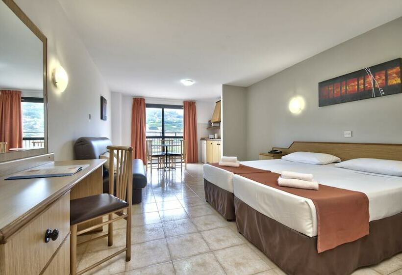 استودیوی سوپریور, Luna Holiday Complex