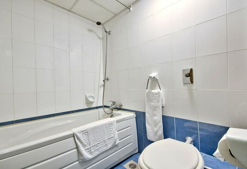 استودیوی سوپریور, Luna Holiday Complex