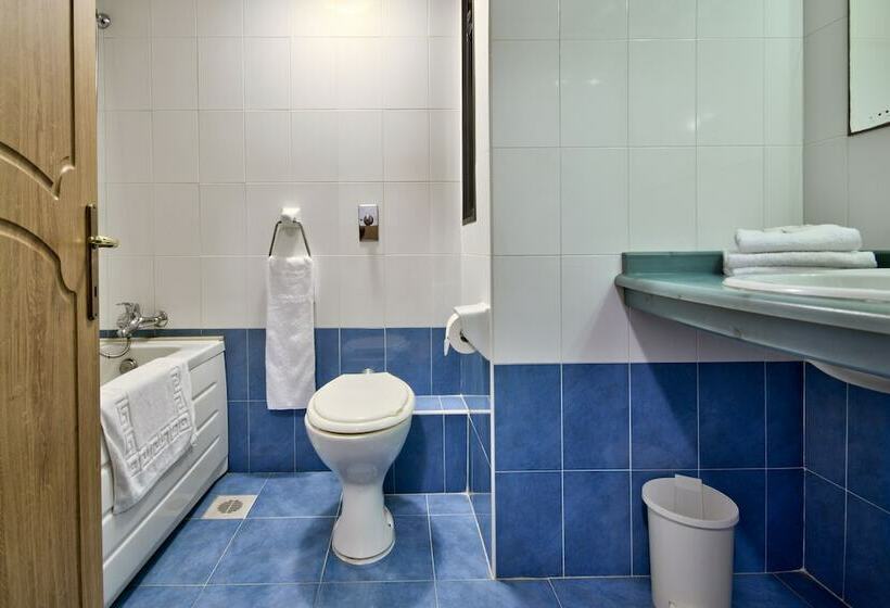 استودیوی سوپریور, Luna Holiday Complex