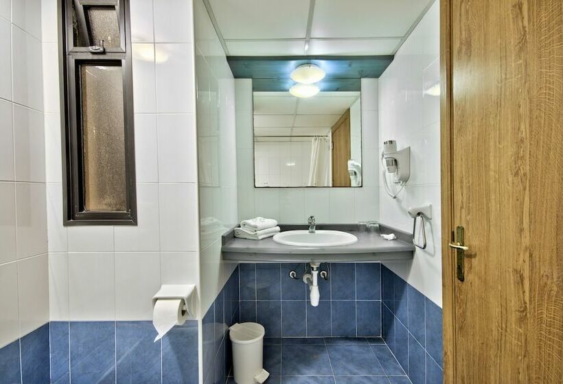 استودیوی سوپریور, Luna Holiday Complex