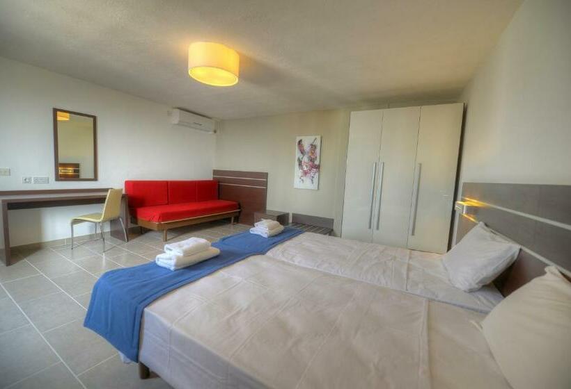 آپارتمان خانوادگی, Luna Holiday Complex