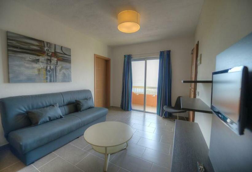 آپارتمان خانوادگی, Luna Holiday Complex