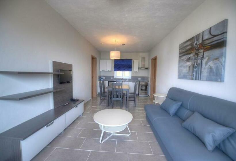 آپارتمان خانوادگی, Luna Holiday Complex