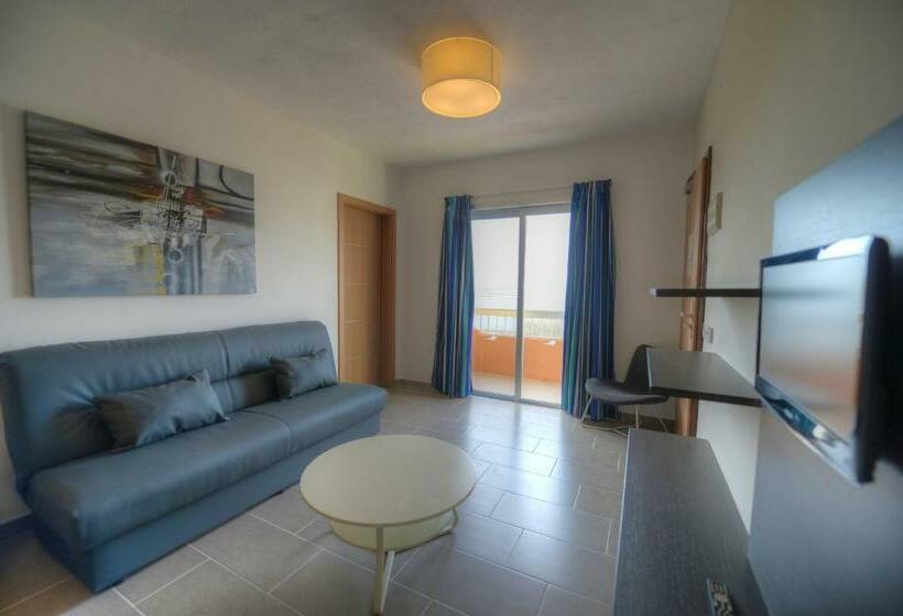 آپارتمان خانوادگی, Luna Holiday Complex