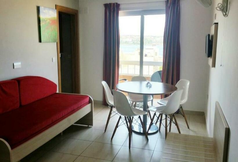 آپارتمان خانوادگی, Luna Holiday Complex