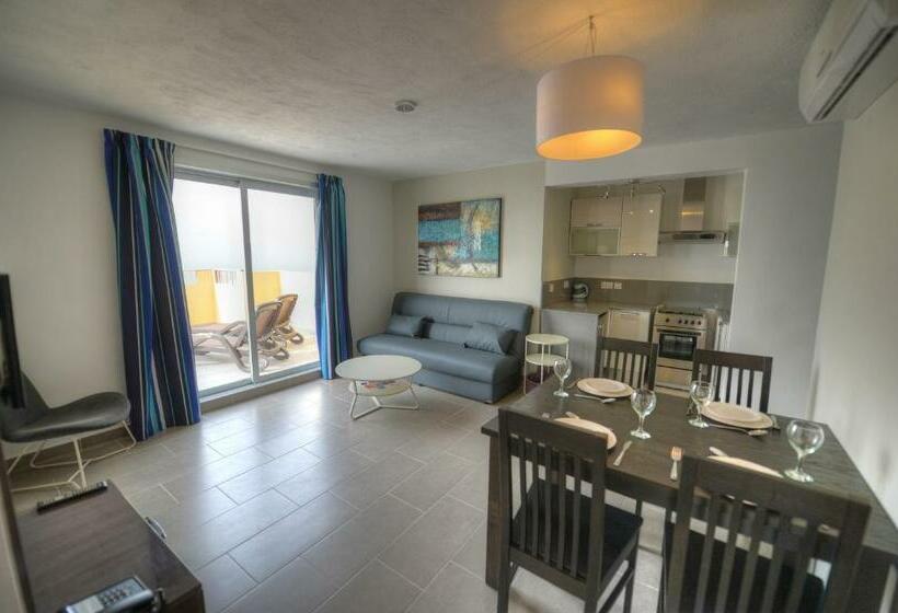 سوئیت پنت هاوس, Luna Holiday Complex