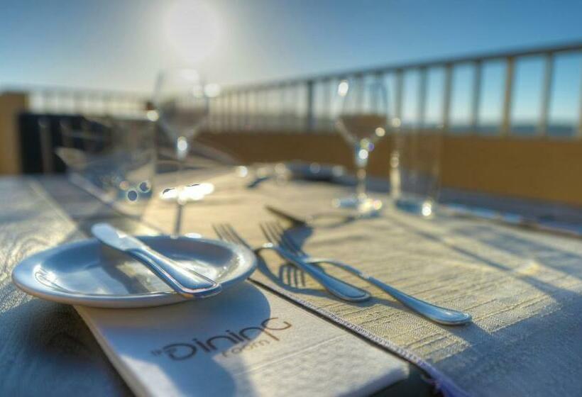 سوئیت پنت هاوس, Luna Holiday Complex