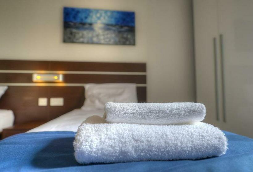 سوئیت پنت هاوس, Luna Holiday Complex