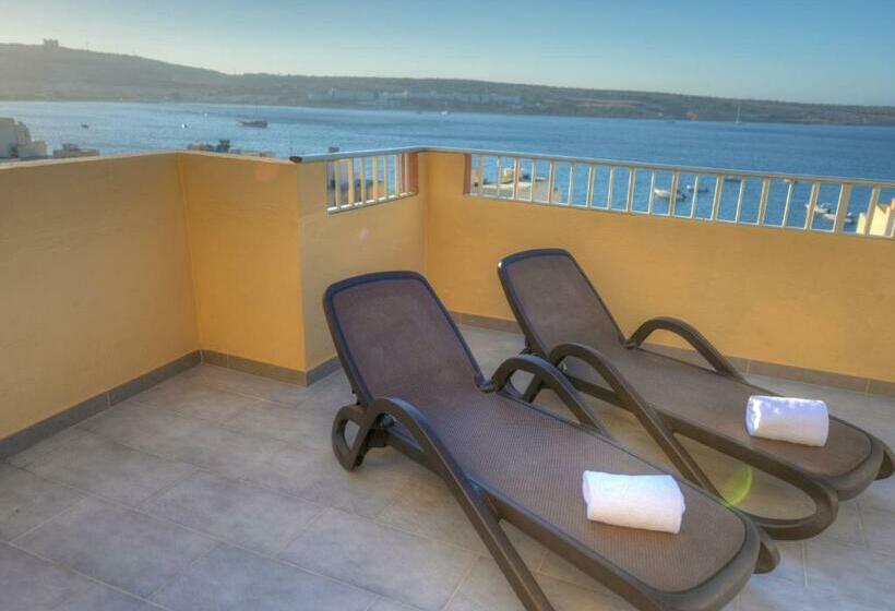 سوئیت پنت هاوس, Luna Holiday Complex