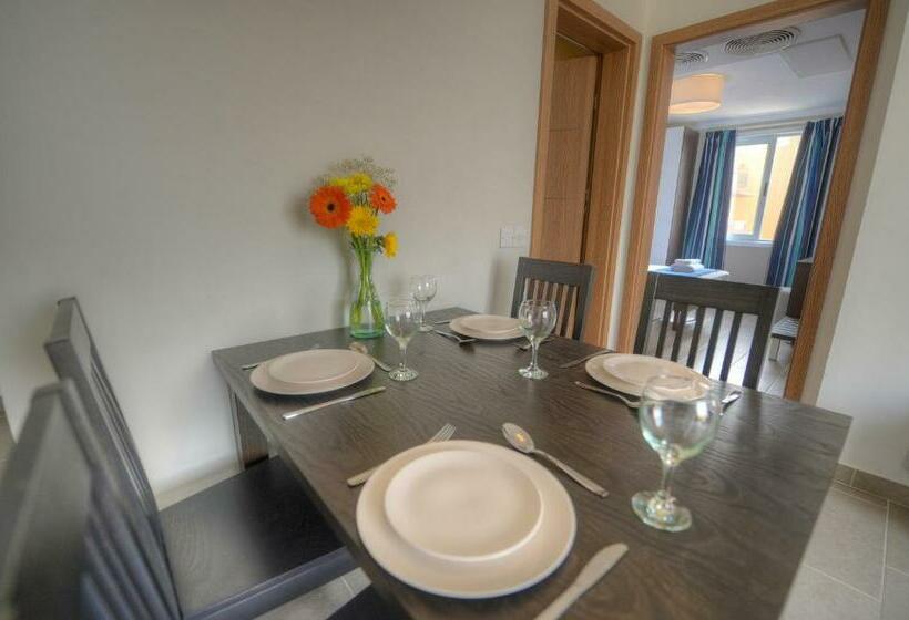 سوئیت پنت هاوس, Luna Holiday Complex