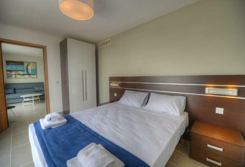 سوئیت پنت هاوس, Luna Holiday Complex