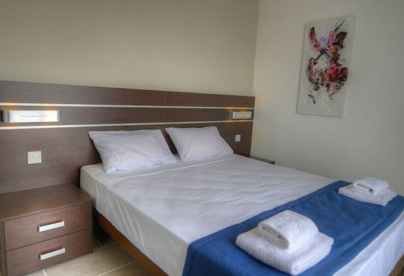 سوئیت پنت هاوس, Luna Holiday Complex