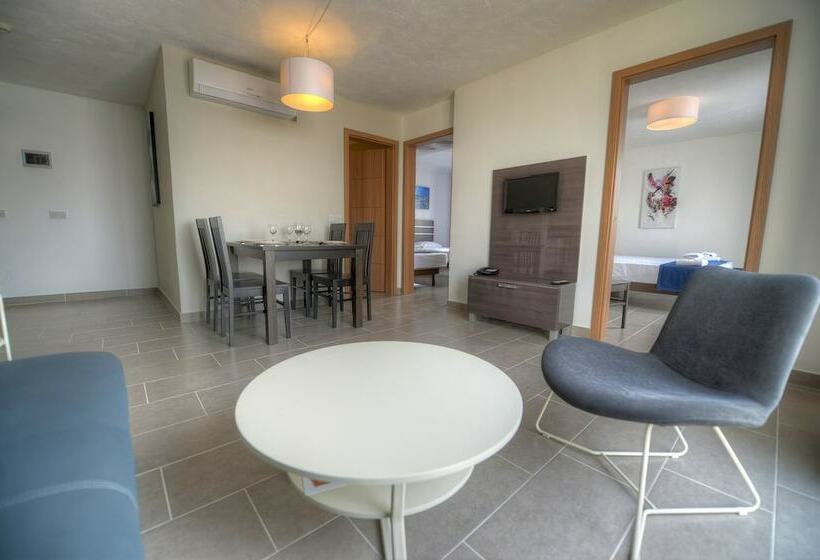 سوئیت پنت هاوس, Luna Holiday Complex