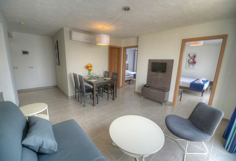 سوئیت پنت هاوس, Luna Holiday Complex