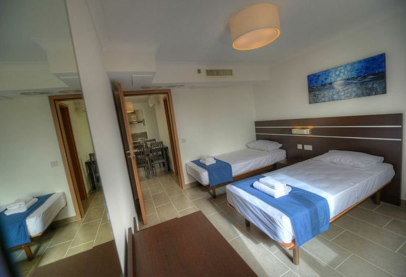 سوئیت پنت هاوس, Luna Holiday Complex